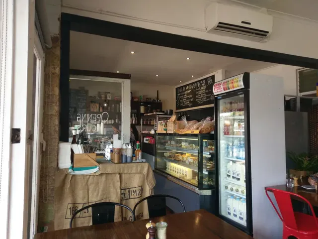 Dad and Dave's Cafe