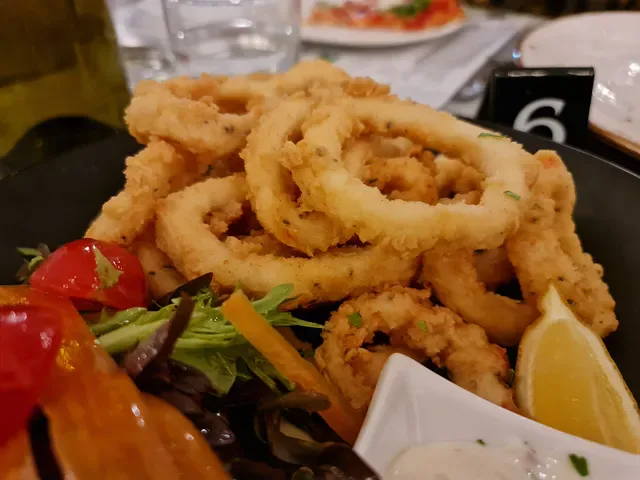 DoppioZero Pizzeria & Wine Bar