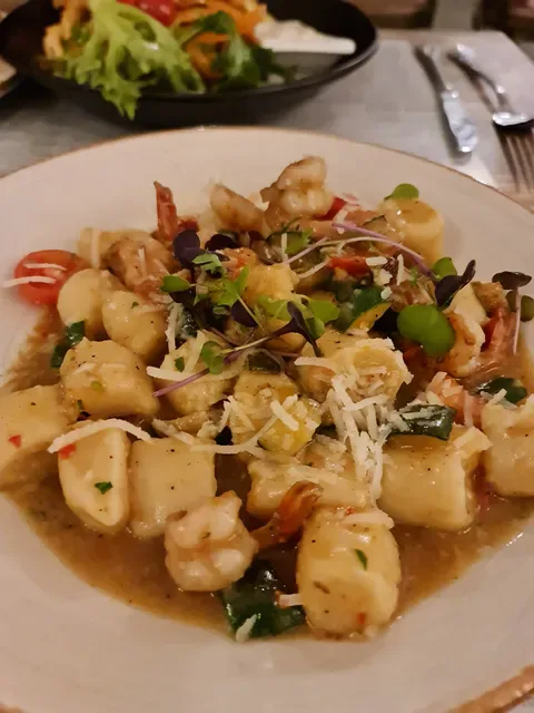 DoppioZero Pizzeria & Wine Bar