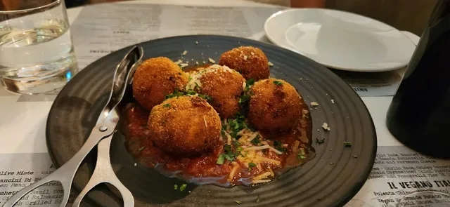 DoppioZero Pizzeria and Wine Bar