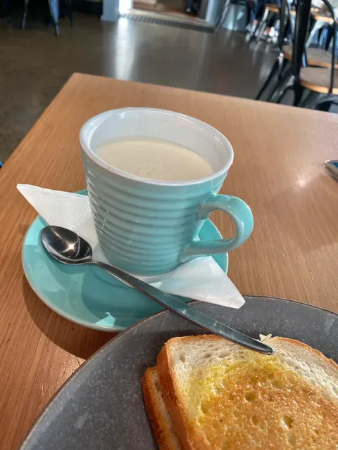 Ducky Brown Cafe