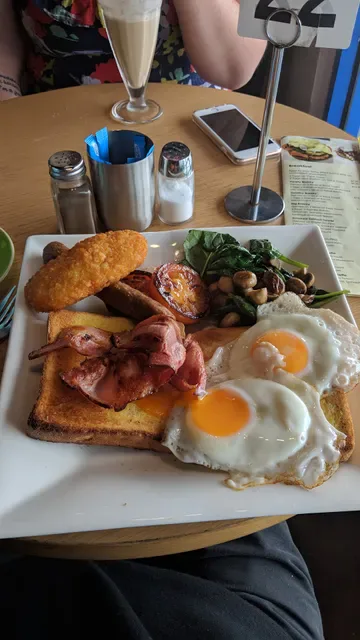 Ducky Brown Cafe