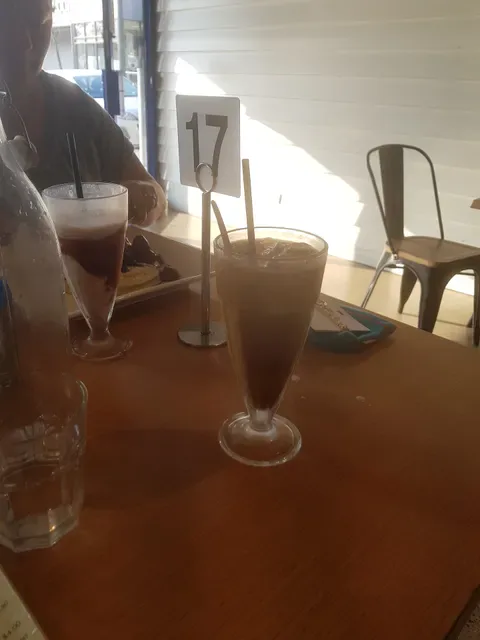 Ducky Brown Cafe