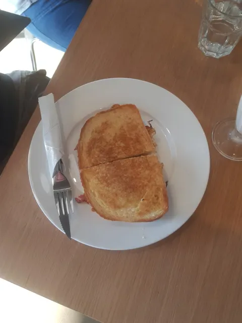 Ducky Brown Cafe