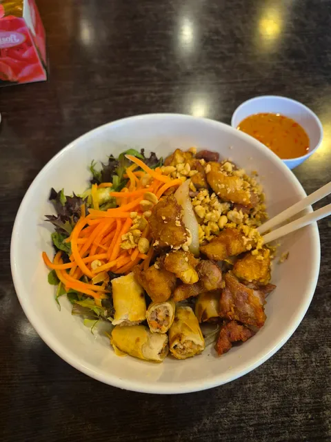Eight Bowls Pho