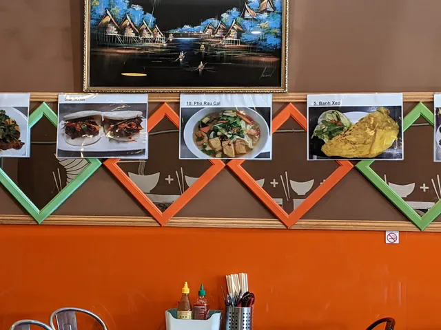 Eight Bowls Pho