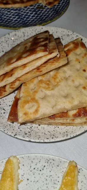 Eos Greek Tavern