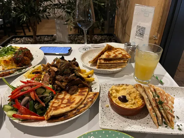 Eos Greek Tavern