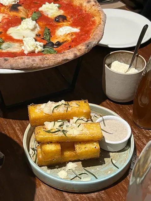 Farro Pizzeria & Bar Windsor