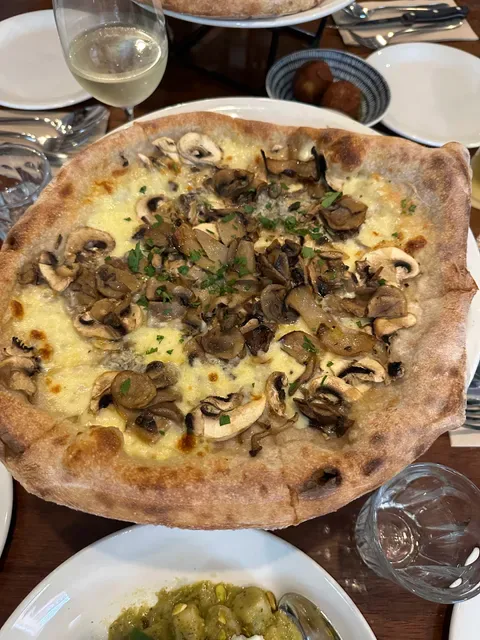 Farro Pizzeria & Bar Windsor