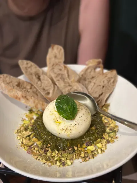 Farro Pizzeria & Bar Windsor