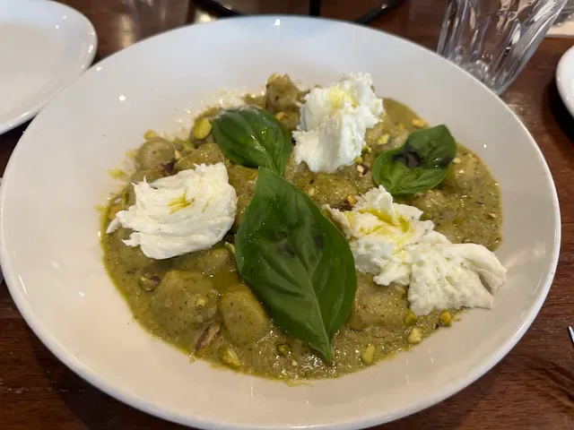 Farro Pizzeria & Bar Windsor
