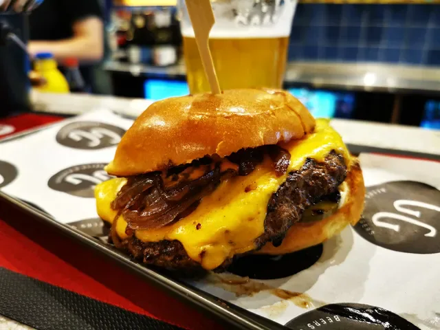 Gentleman George Beers & Burgers