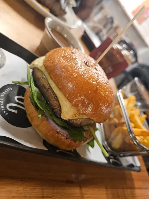 Gentleman George Beers & Burgers