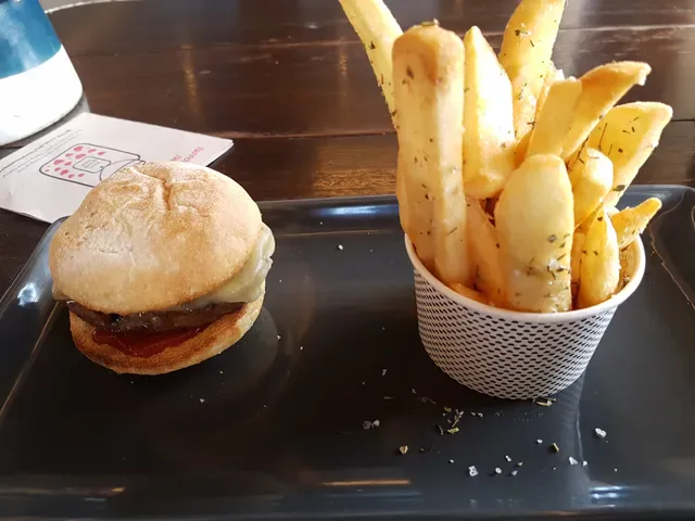 Grill'd Burgers - Casey