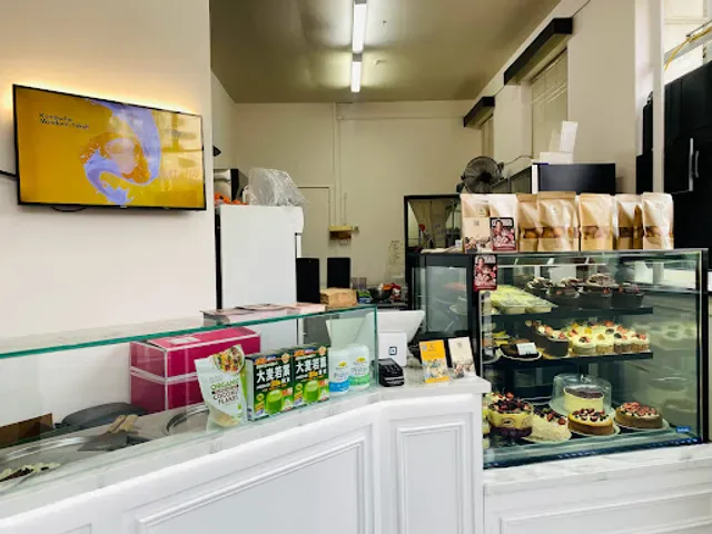 Her Little Patisserie