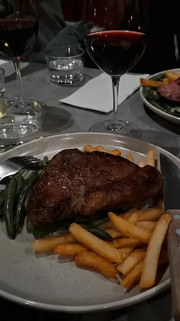 Hold Bar & Eatery