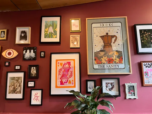 Hold Bar & Eatery