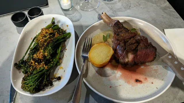 Hold Bar & Eatery