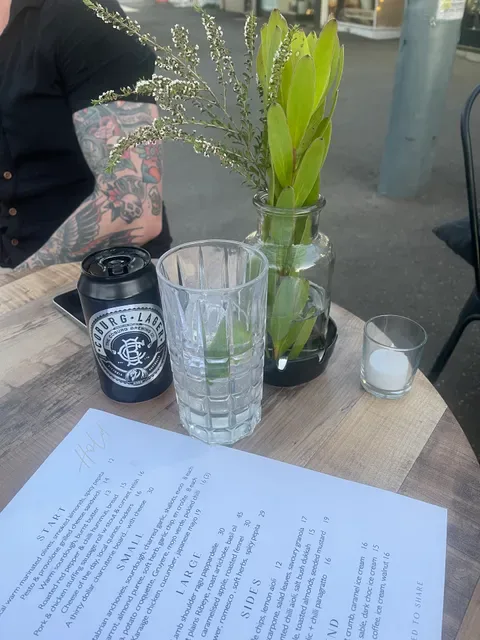 Hold Bar & Eatery