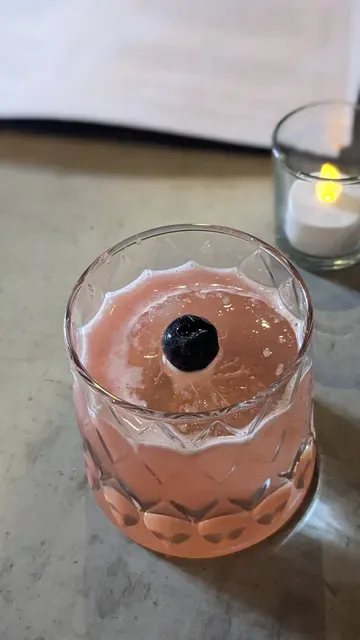 Hold Bar & Eatery