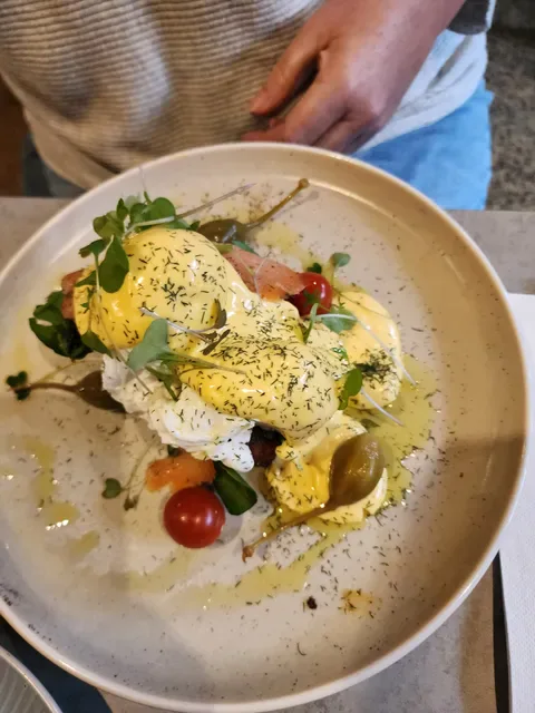 Hold Bar & Eatery