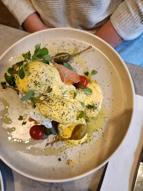 Hold Bar & Eatery