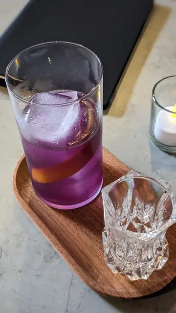 Hold Bar & Eatery