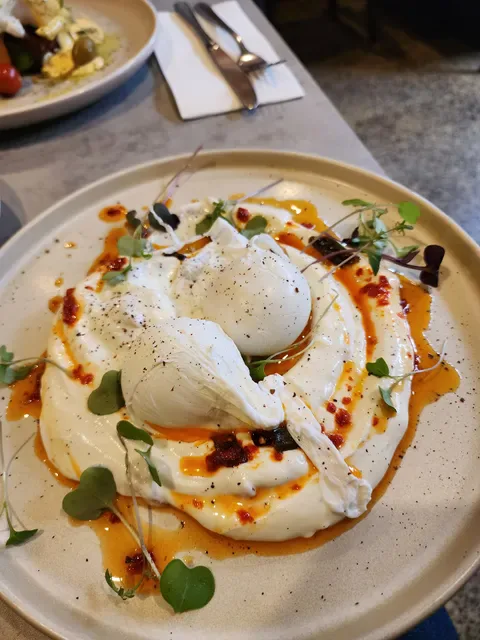 Hold Bar & Eatery