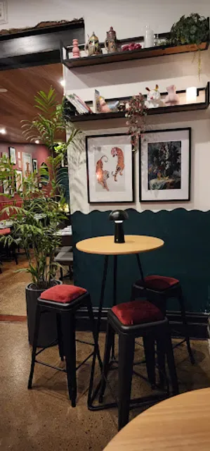 Hold Bar & Eatery