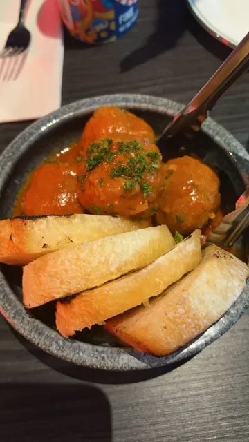 Hugo Dining Restaurant | Essendon