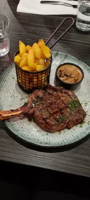 Hugo Dining Restaurant | Essendon