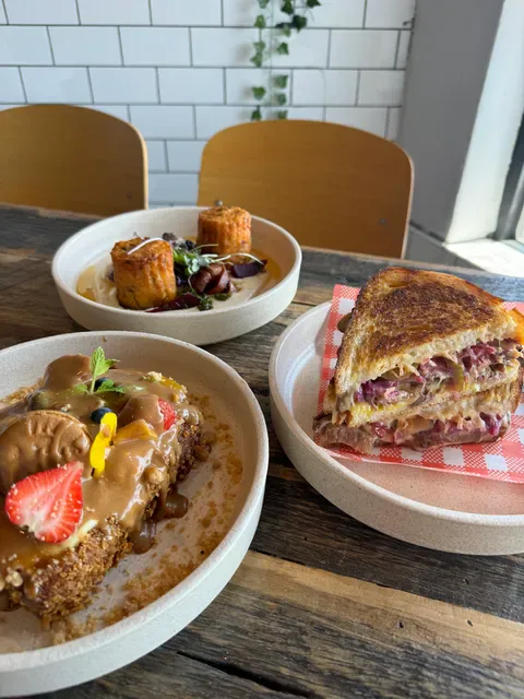 Hungry Cow Woodfire Pizzeria & Burgers