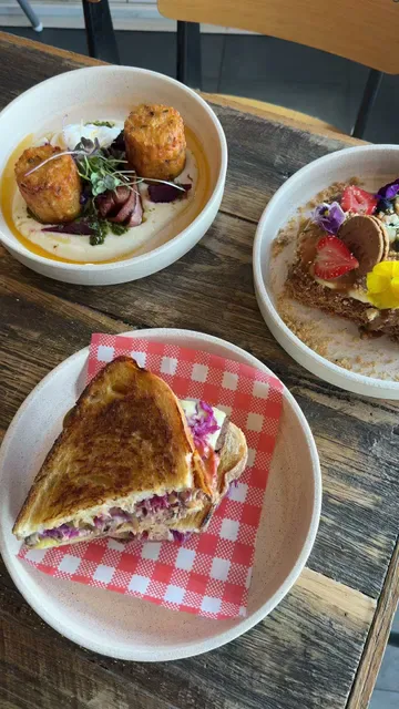 Hungry Cow Woodfire Pizzeria & Burgers