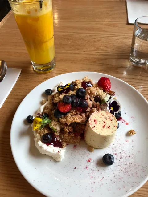 Hutch & Co Cafe