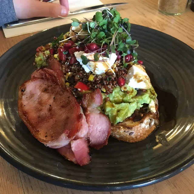 Hutch & Co Cafe