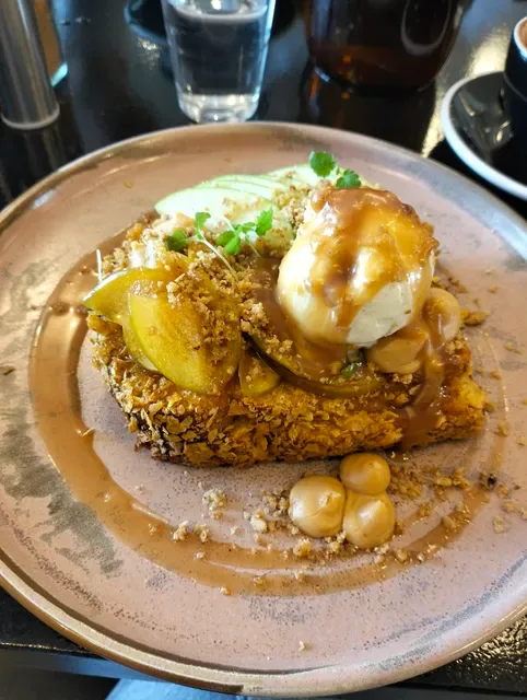 Hutch & Co Cafe