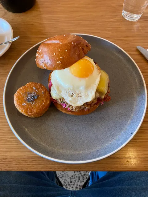 Hutch & Co Cafe