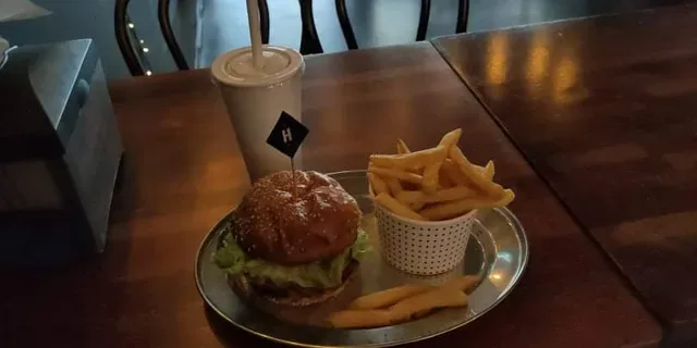 Huxtaburger Collingwood