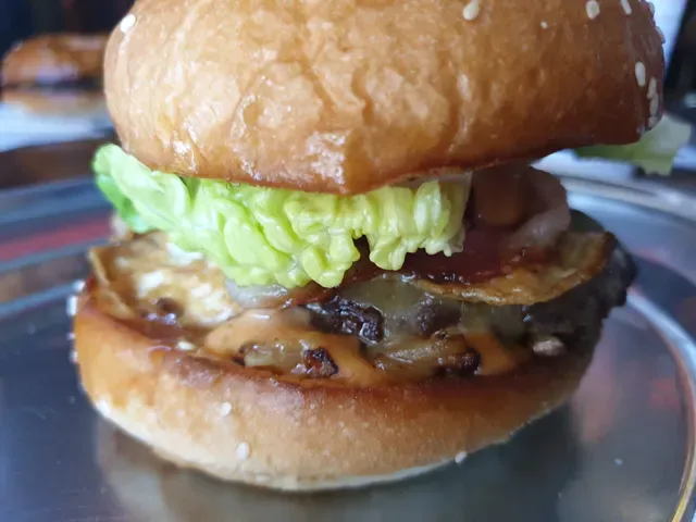 Huxtaburger Collingwood