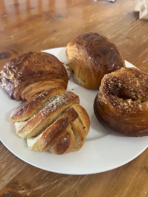 Iris The Bakery