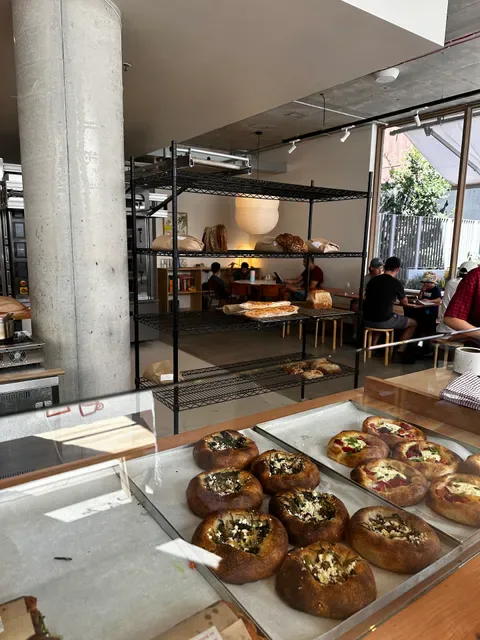 Iris The Bakery