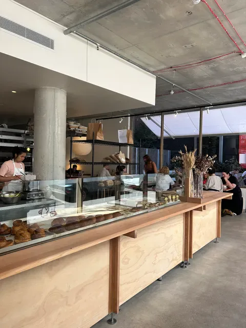 Iris The Bakery