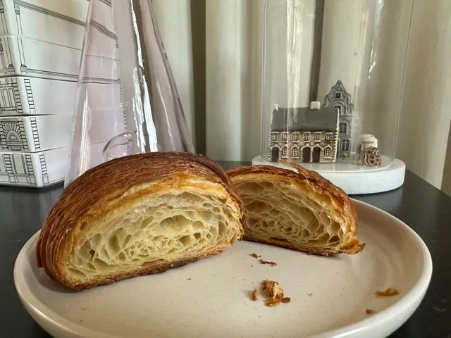 Iris The Bakery
