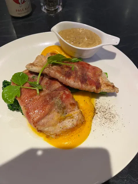 JBJ's Restaurant - Taylors Lakes Hotel
