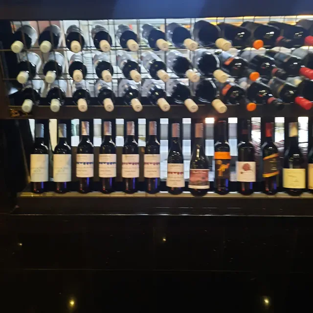 JBJ's Restaurant - Taylors Lakes Hotel