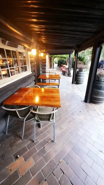 Kelly's Bar & Kitchen