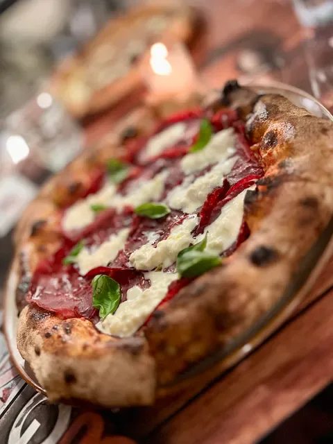 La Calabrese Pizzeria