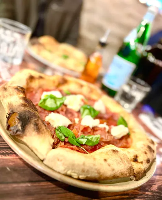 La Calabrese Pizzeria