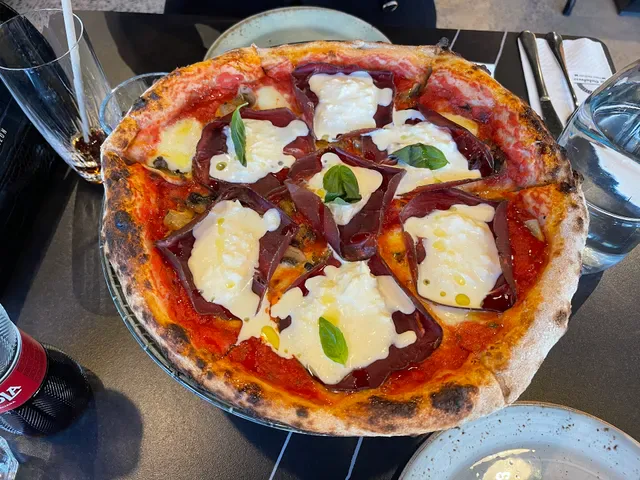 La Calabrese Pizzeria